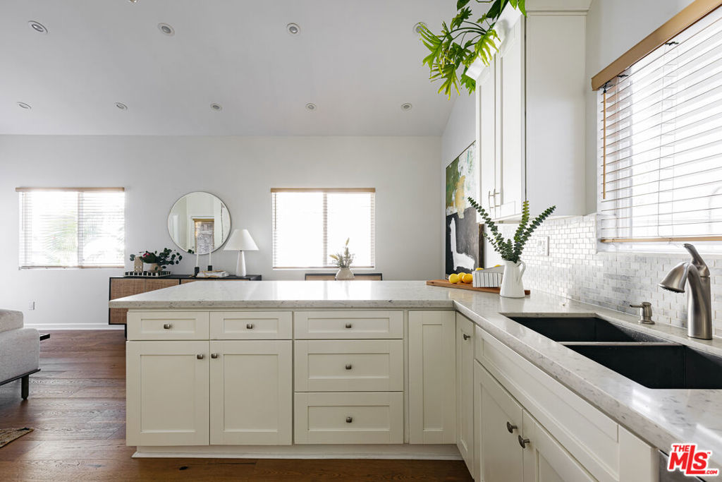 6158 Glen Oak Street