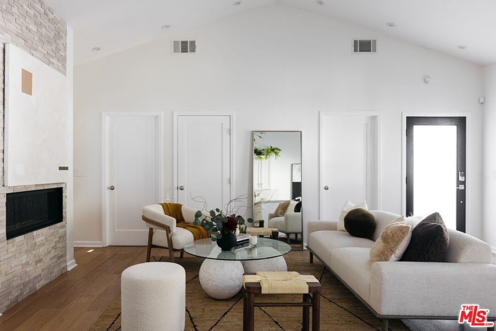 6158 Glen Oak Street