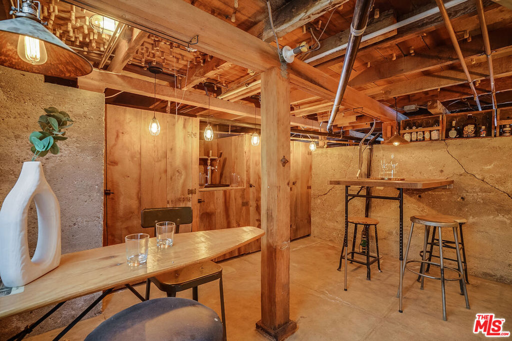 6201 Springvale Drive