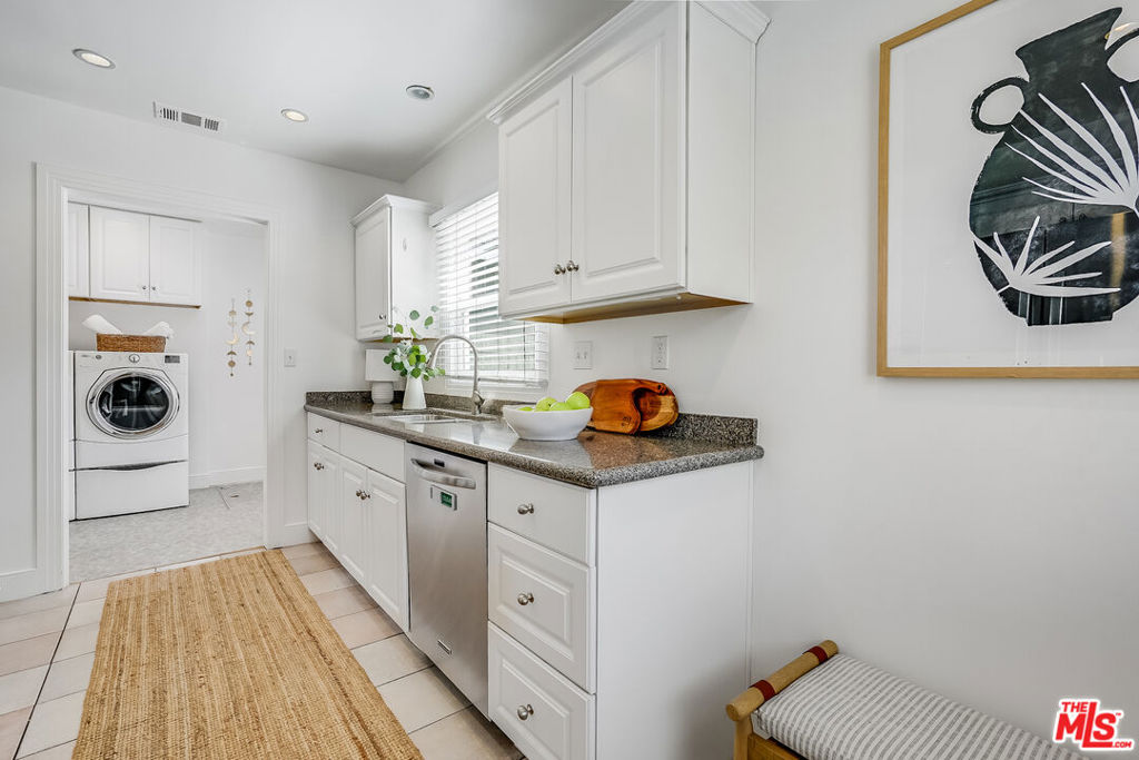 6201 Springvale Drive