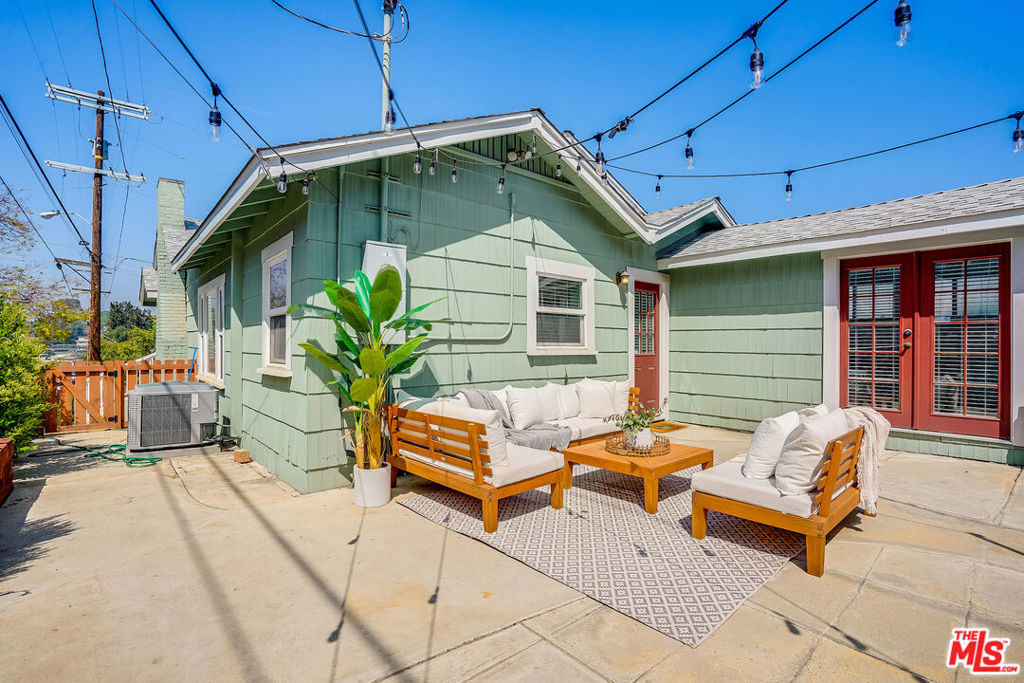 6201 Springvale Drive