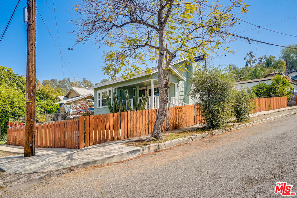 6201 Springvale Drive