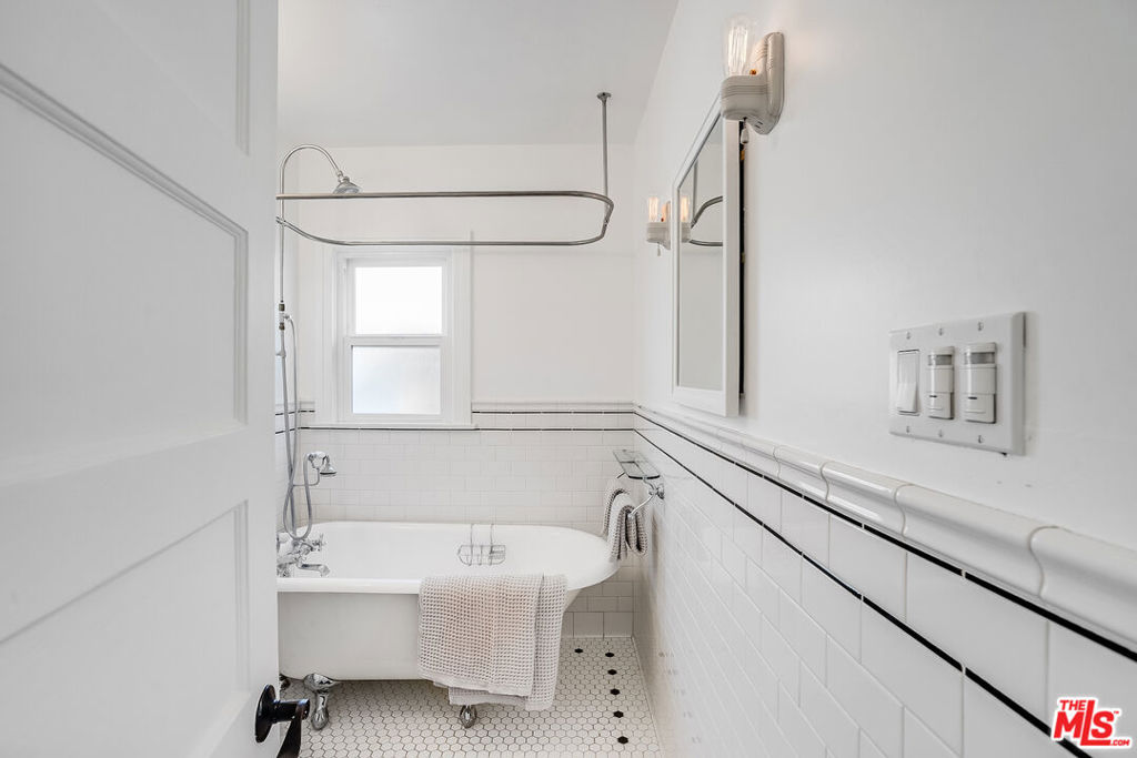 6201 Springvale Drive