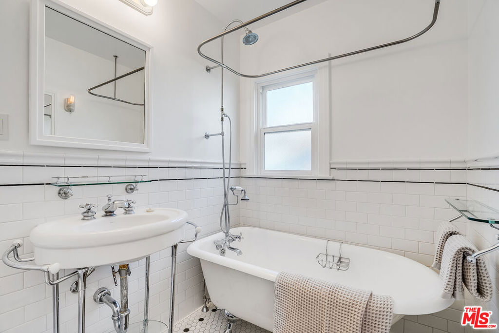 6201 Springvale Drive