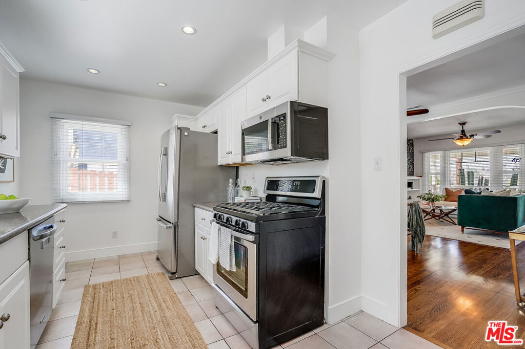 6201 Springvale Drive