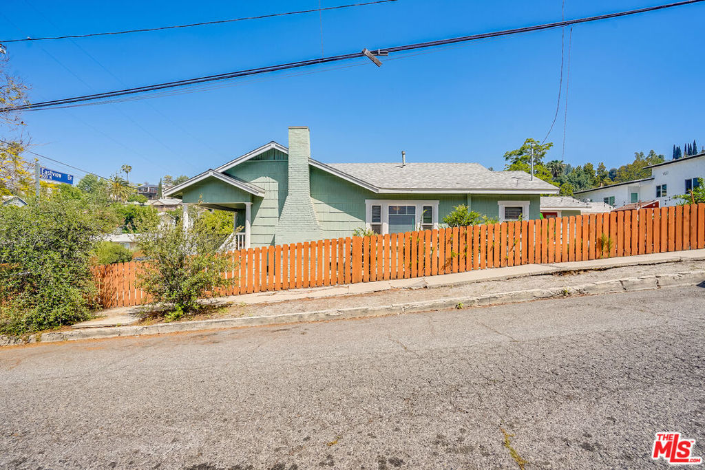 6201 Springvale Drive