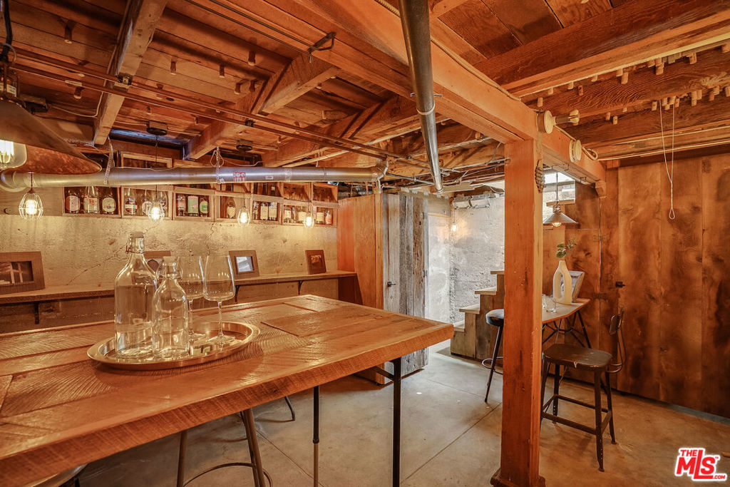 6201 Springvale Drive