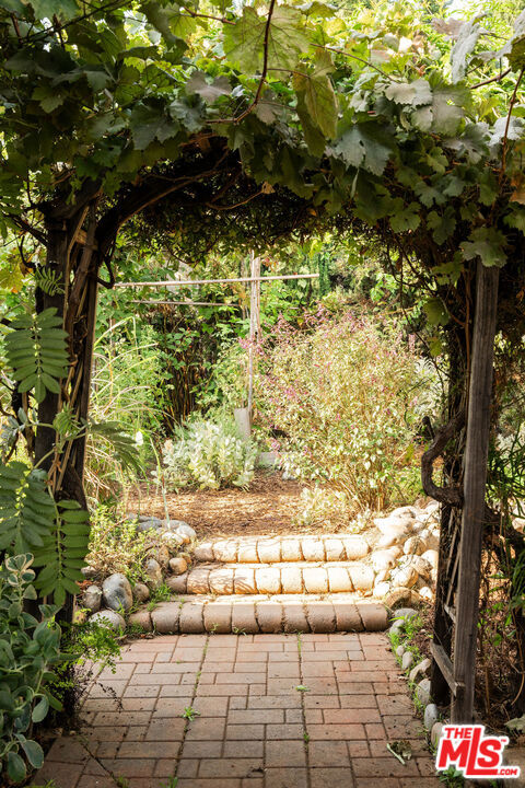 135 N San Marino Avenue