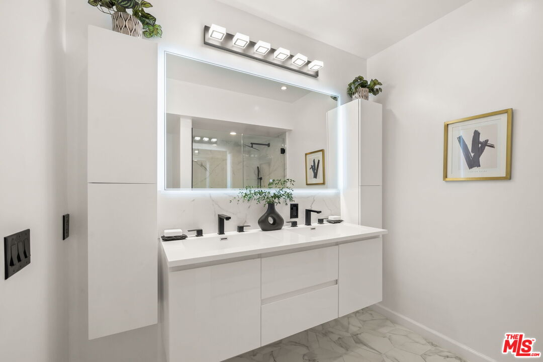 4835 E Anaheim St Unit: 205