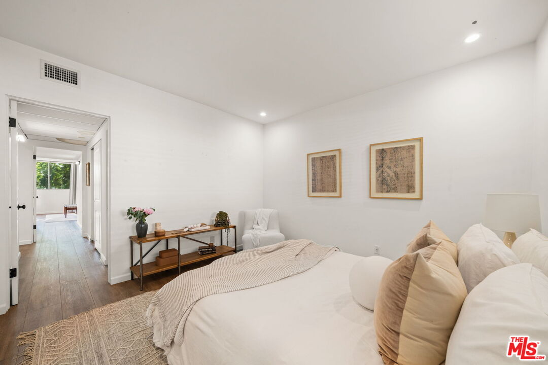 4835 E Anaheim St Unit: 205