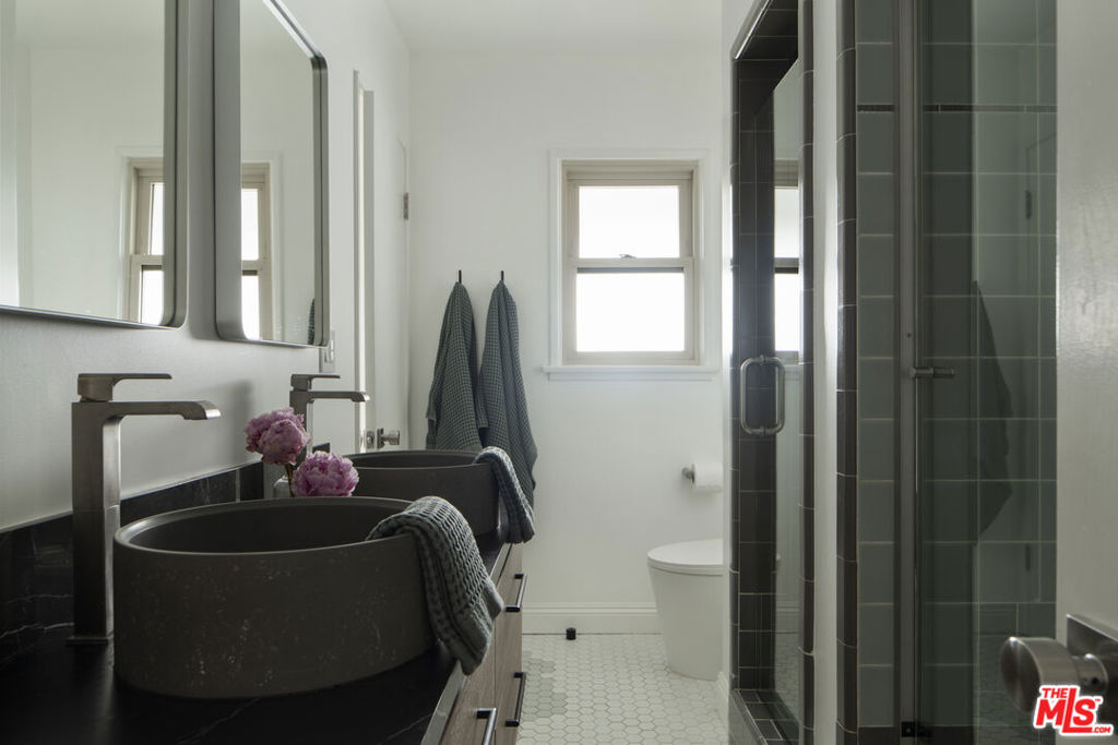 3297 Granville Avenue