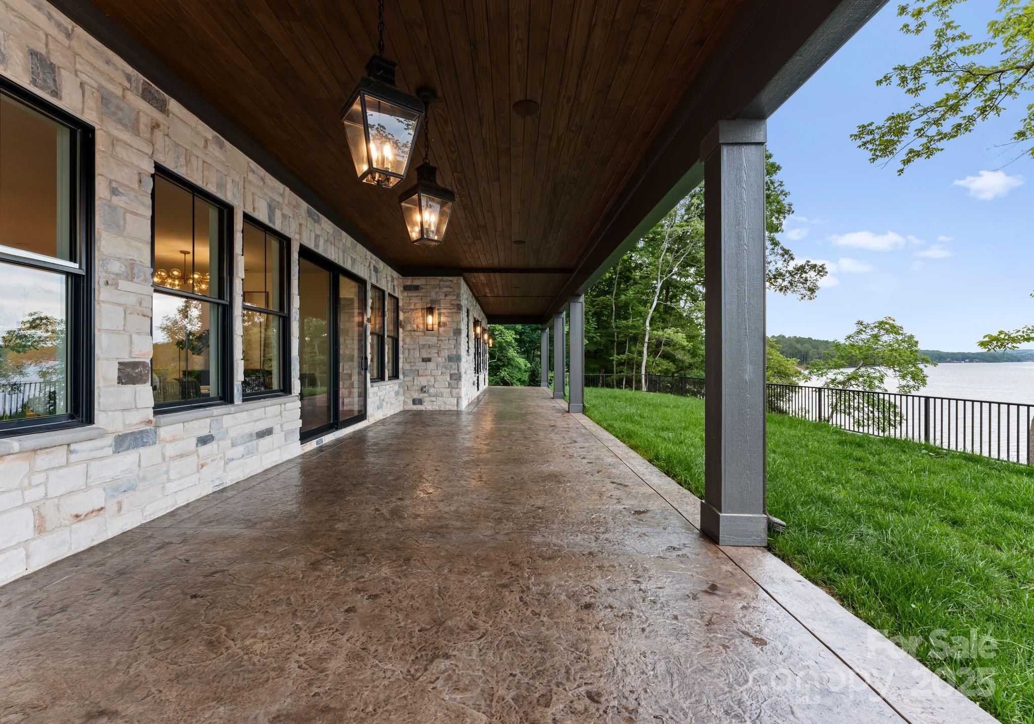8066 Edgewater Drive Unit: 103