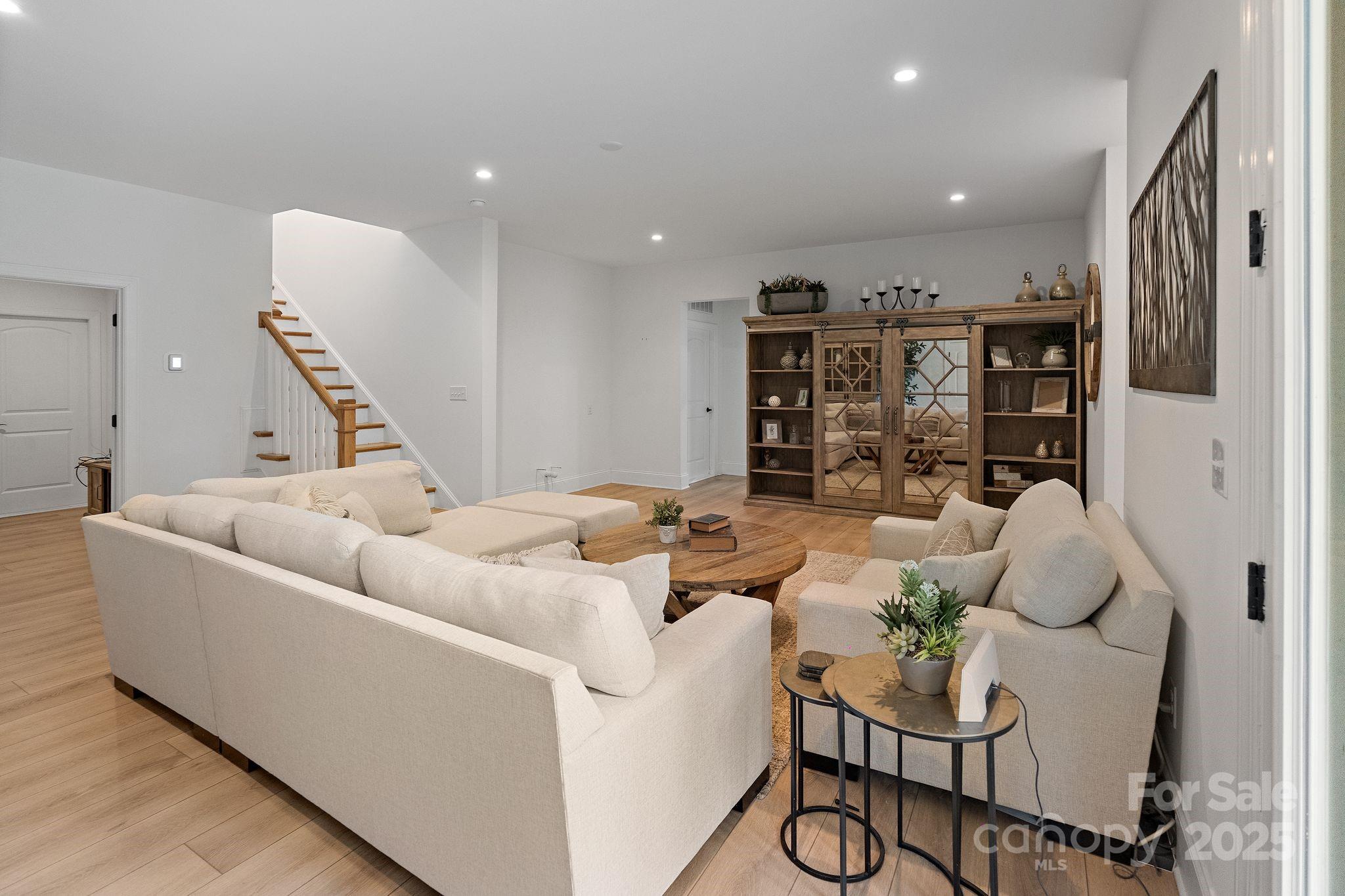 8283 Long Island Road