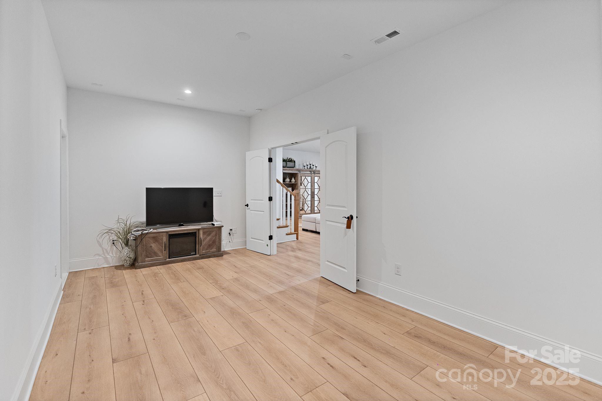 8283 Long Island Road