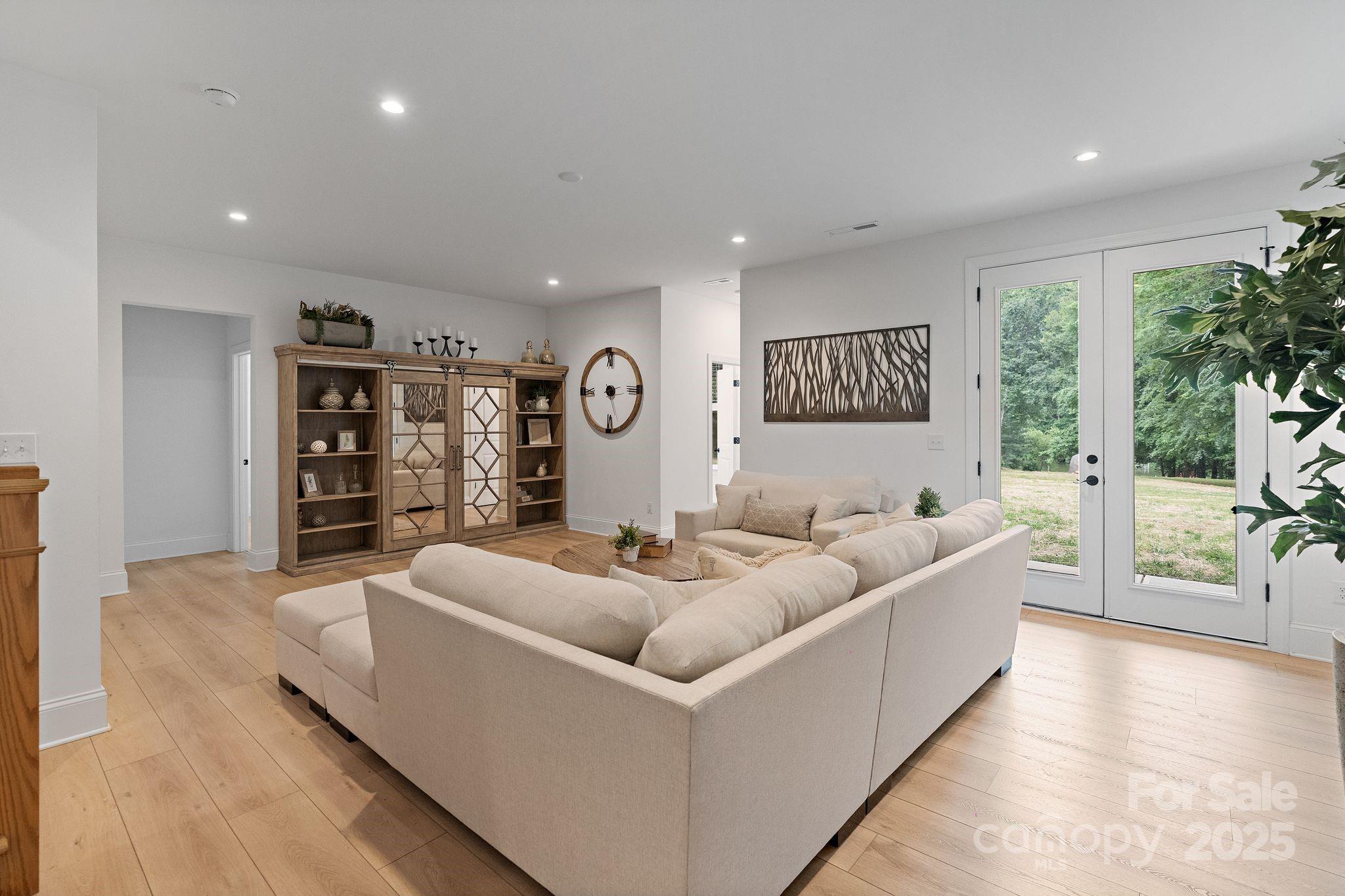 8283 Long Island Road