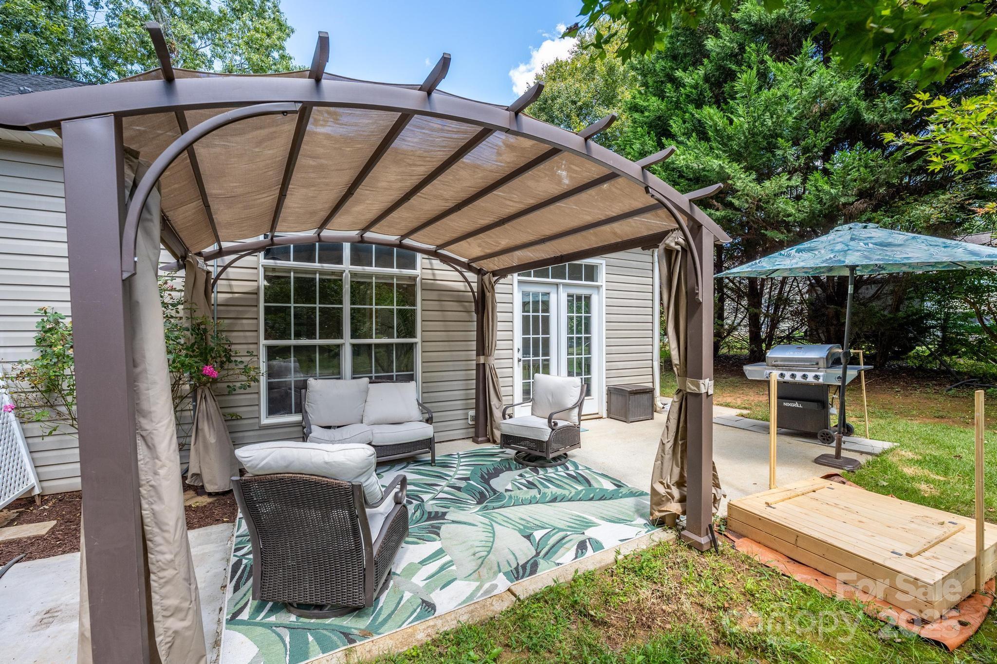 115 Springlake Drive