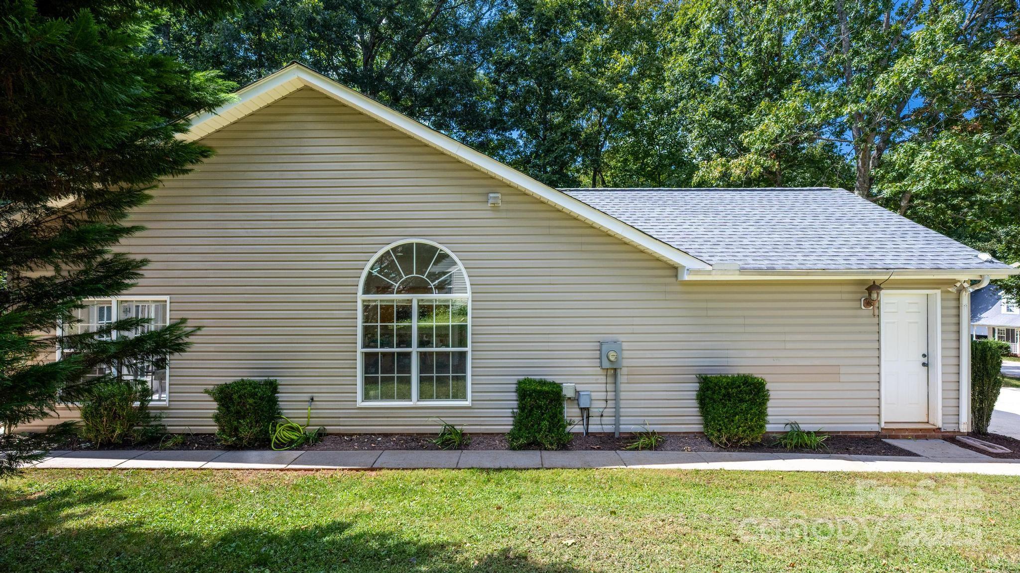 115 Springlake Drive