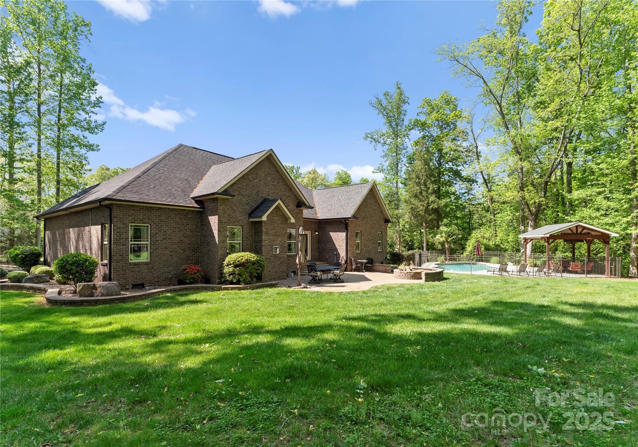 860 Arrow Point Lane