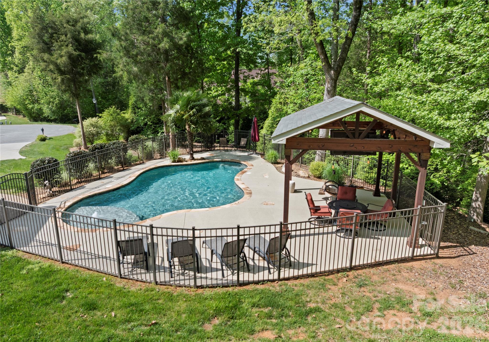 860 Arrow Point Lane