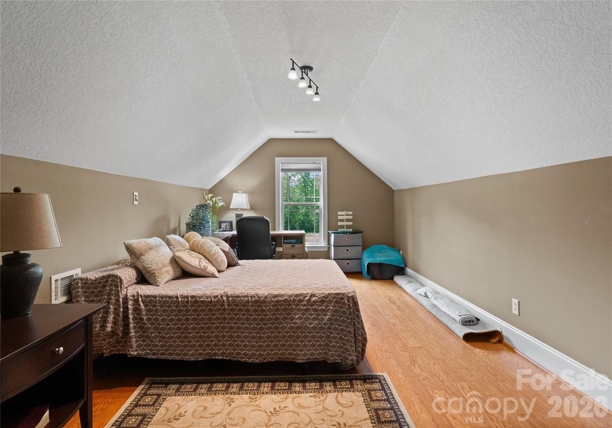 860 Arrow Point Lane