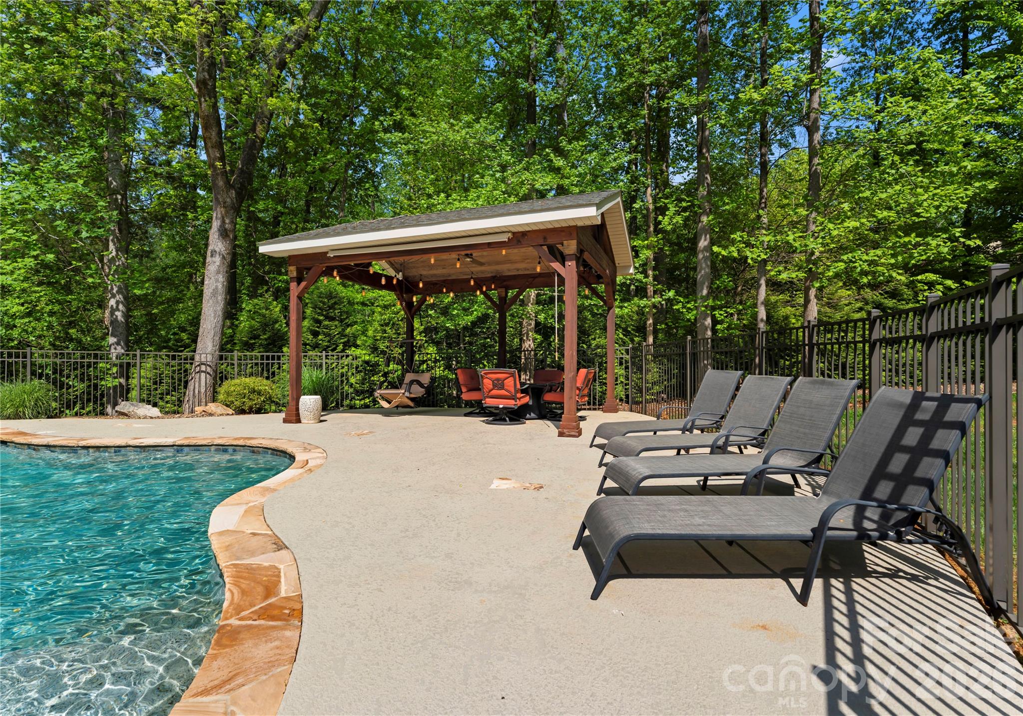 860 Arrow Point Lane