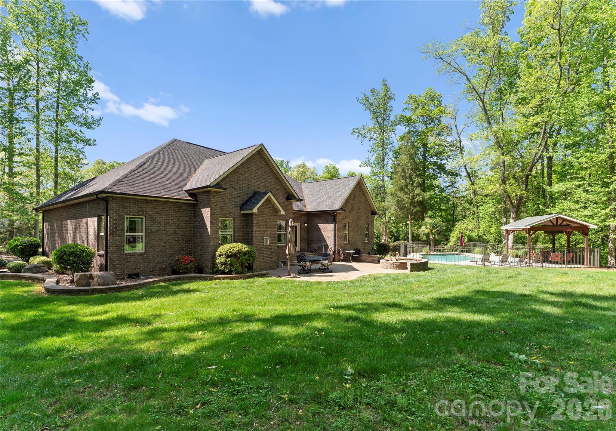 860 Arrow Point Lane