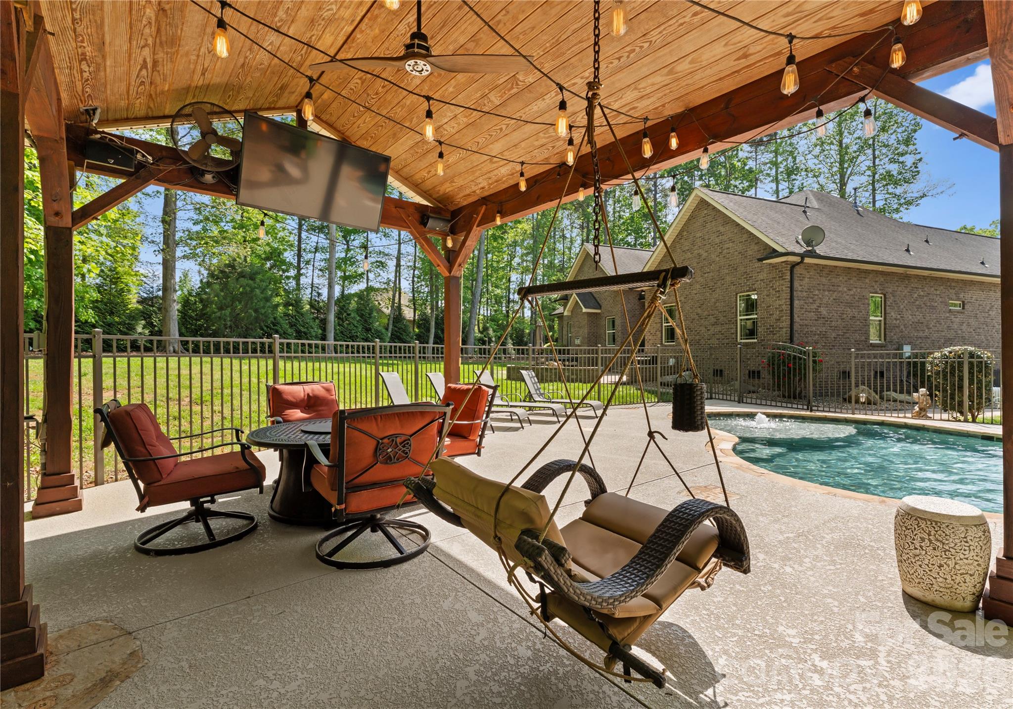 860 Arrow Point Lane