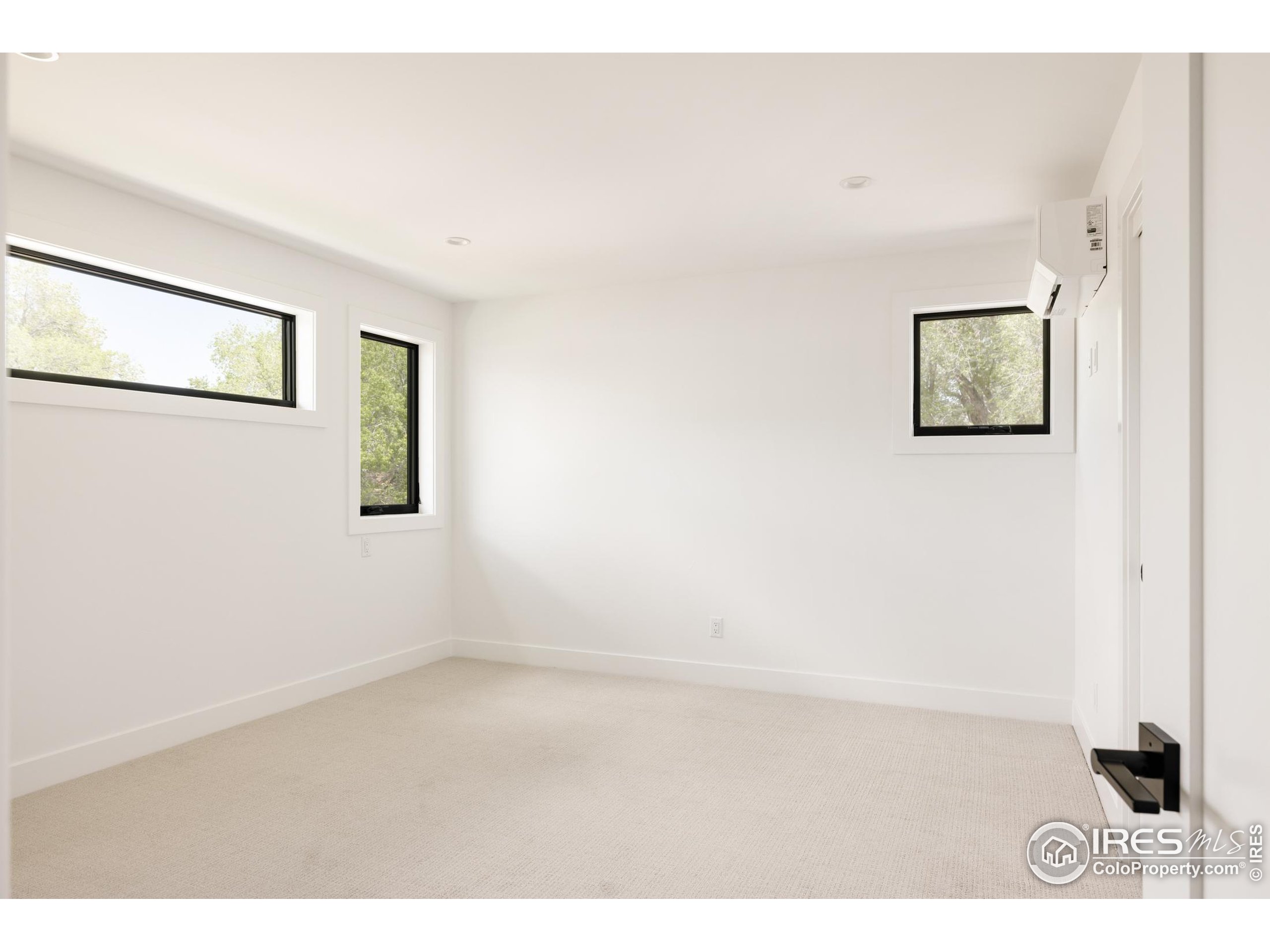 2595 Glenwood Dr