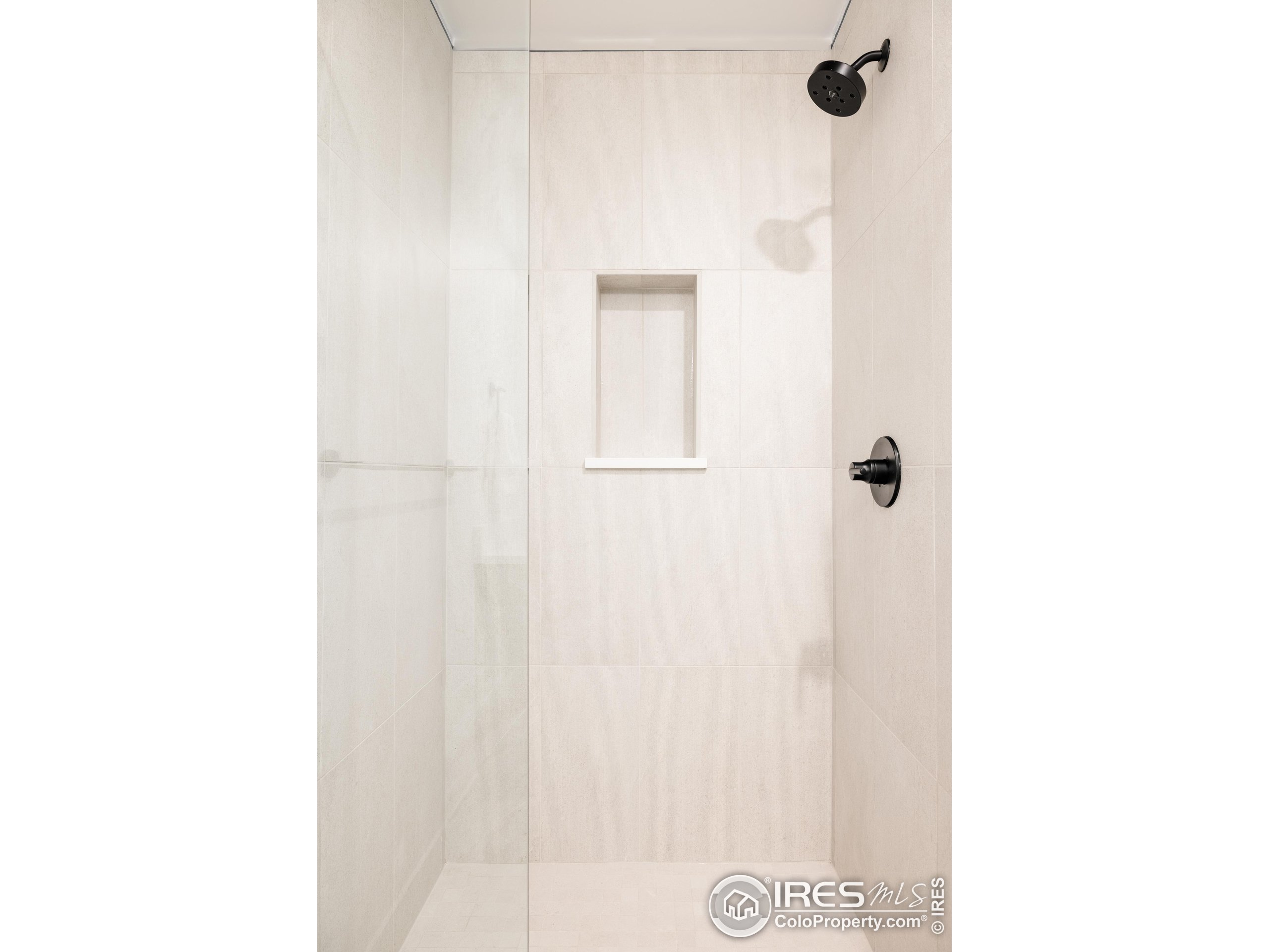 2595 Glenwood Dr