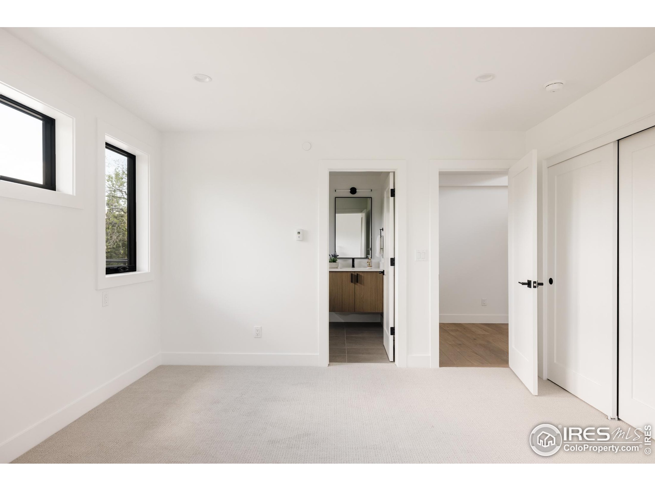 2595 Glenwood Dr