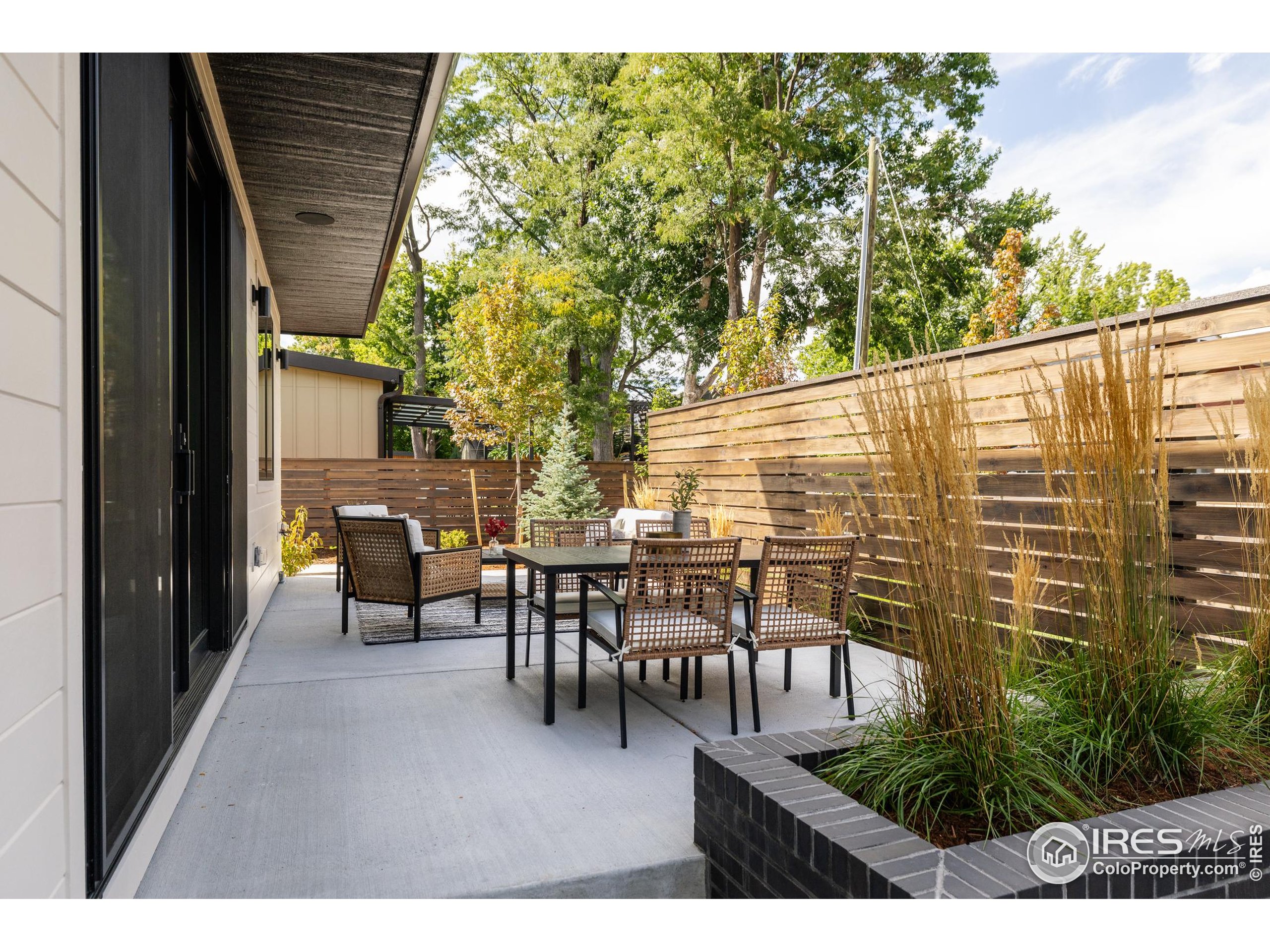 2595 Glenwood Dr
