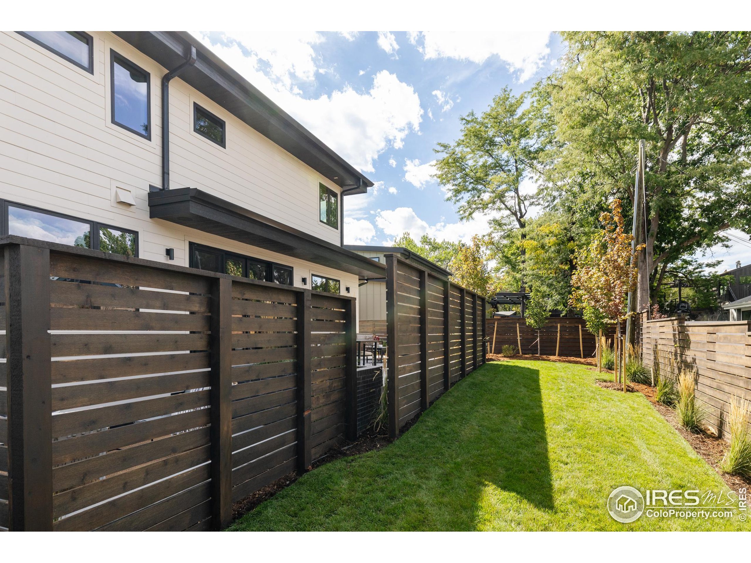 2595 Glenwood Dr
