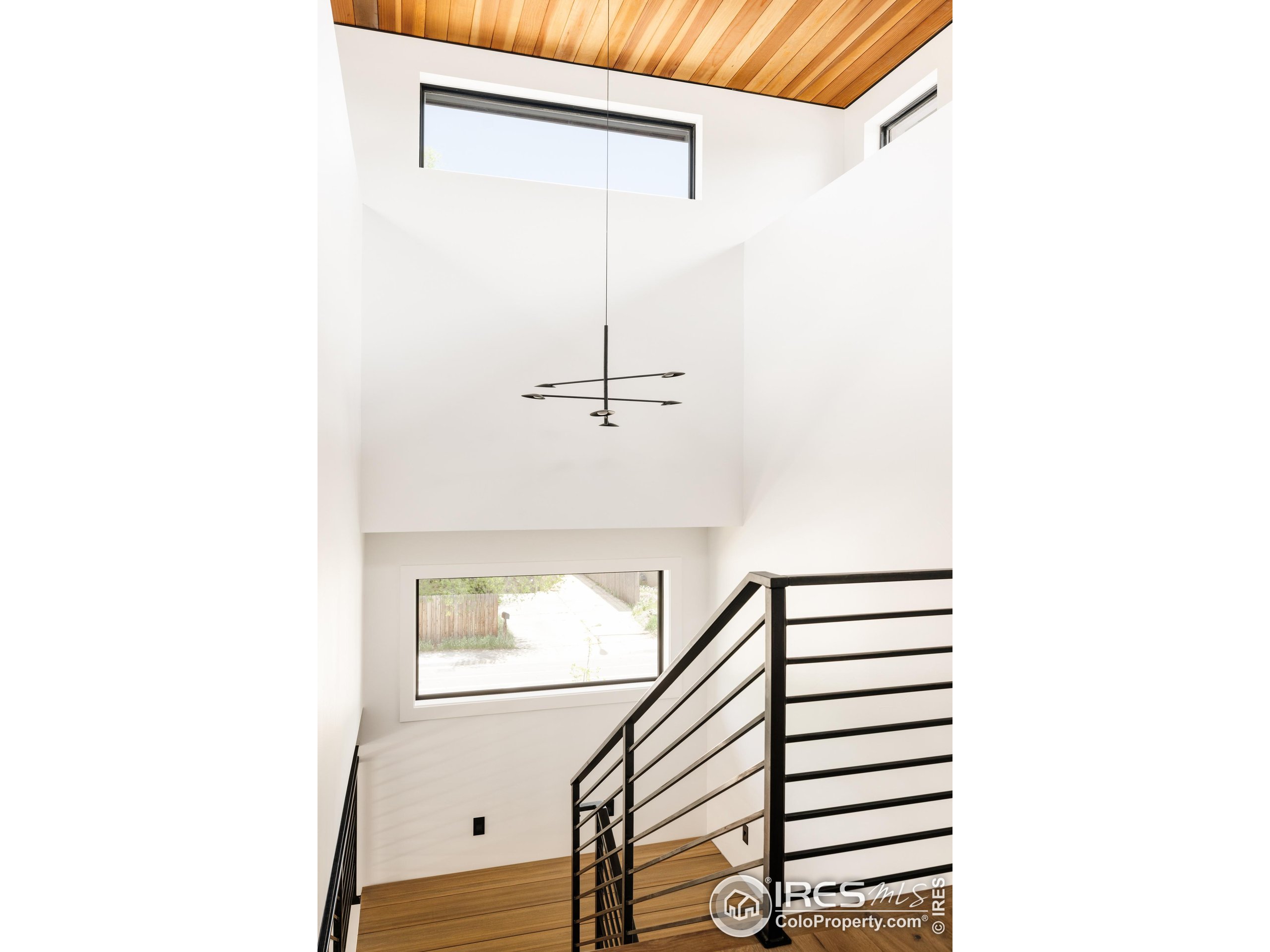 2595 Glenwood Dr