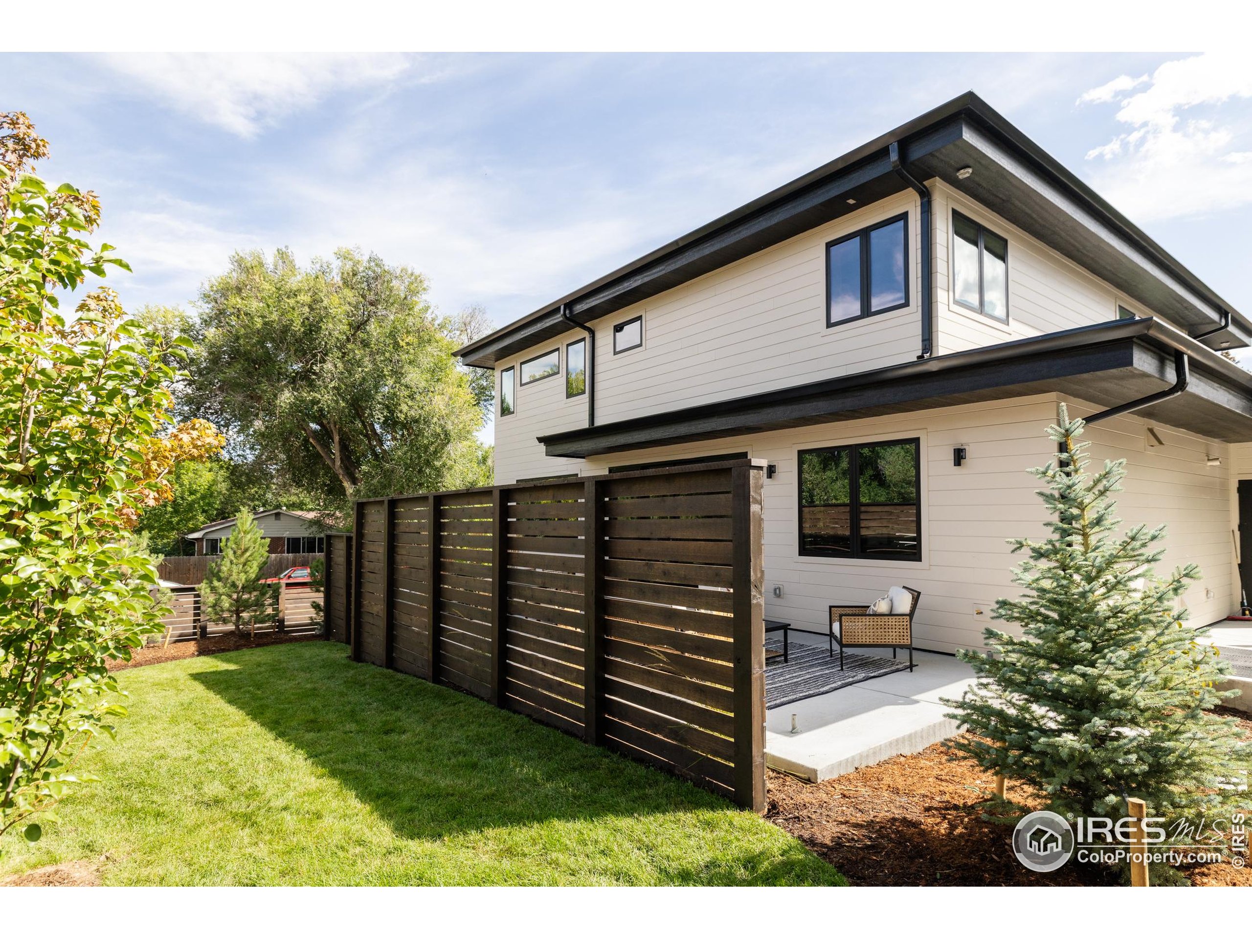 2595 Glenwood Dr