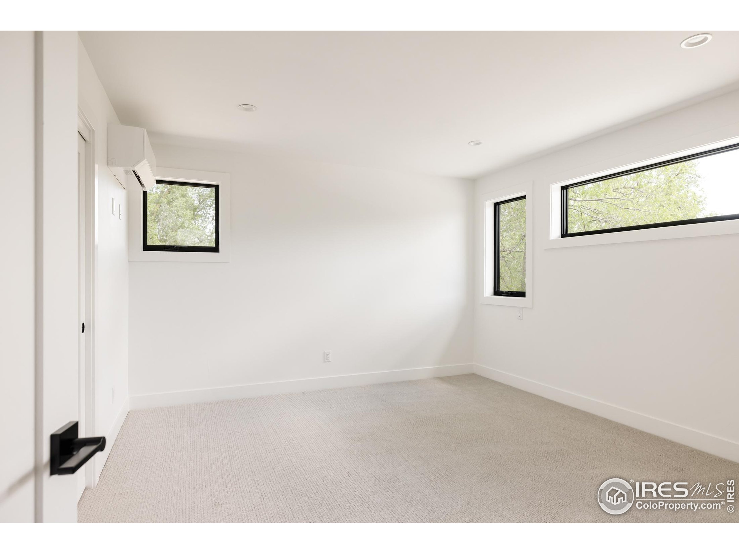 2595 Glenwood Dr
