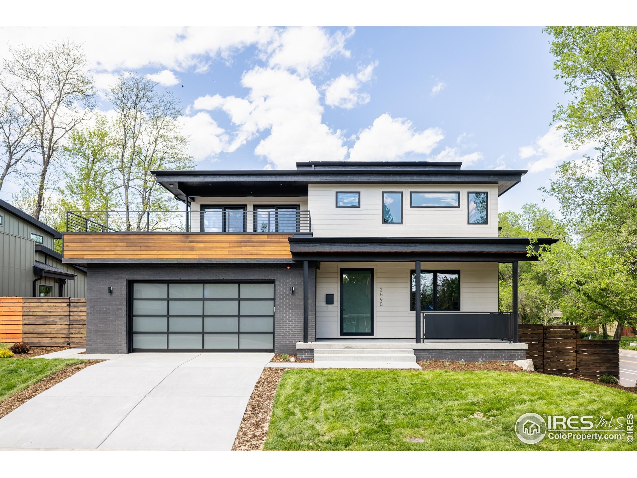 2595 Glenwood Dr