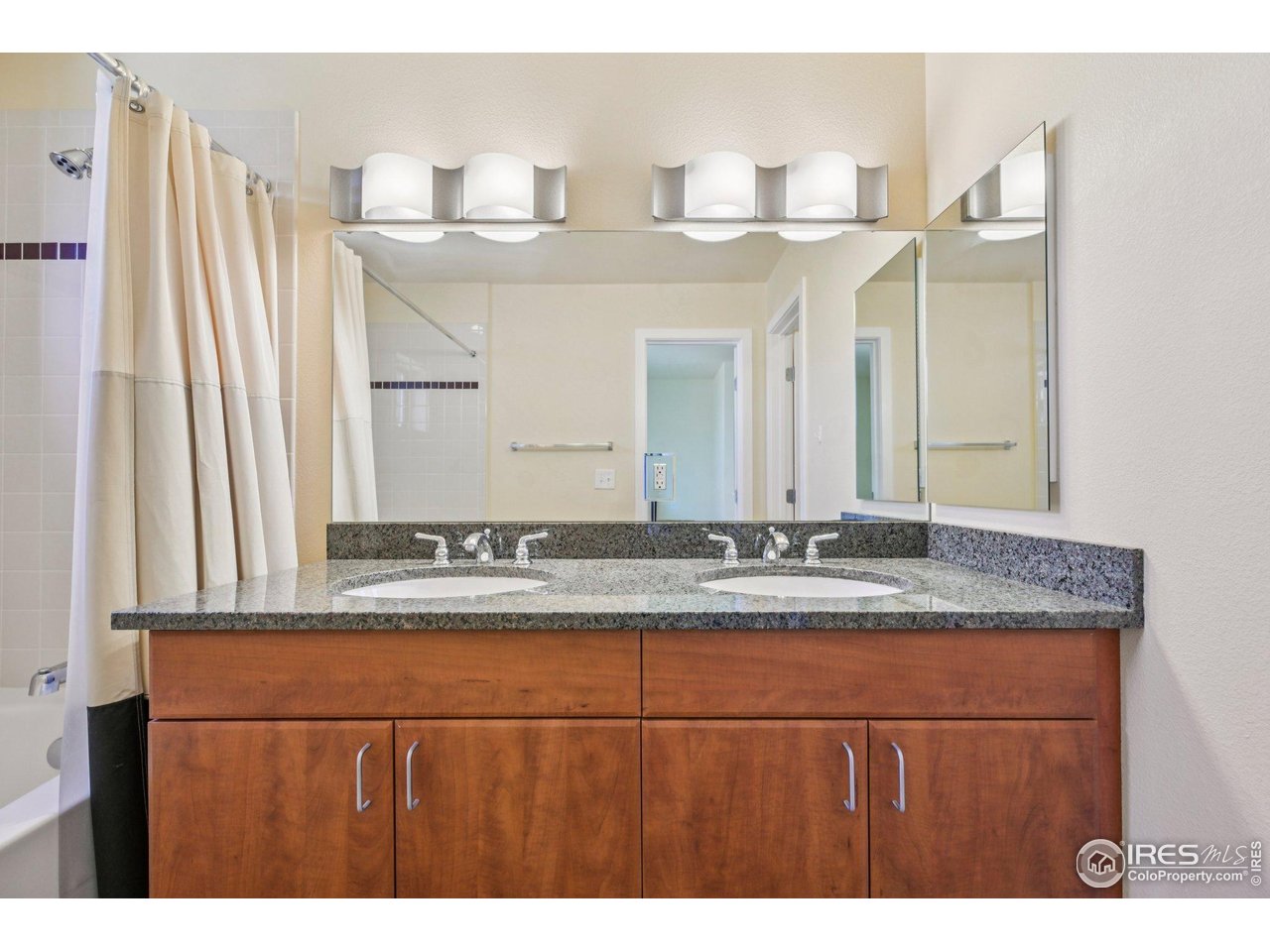 1200 Yarmouth Ave 237