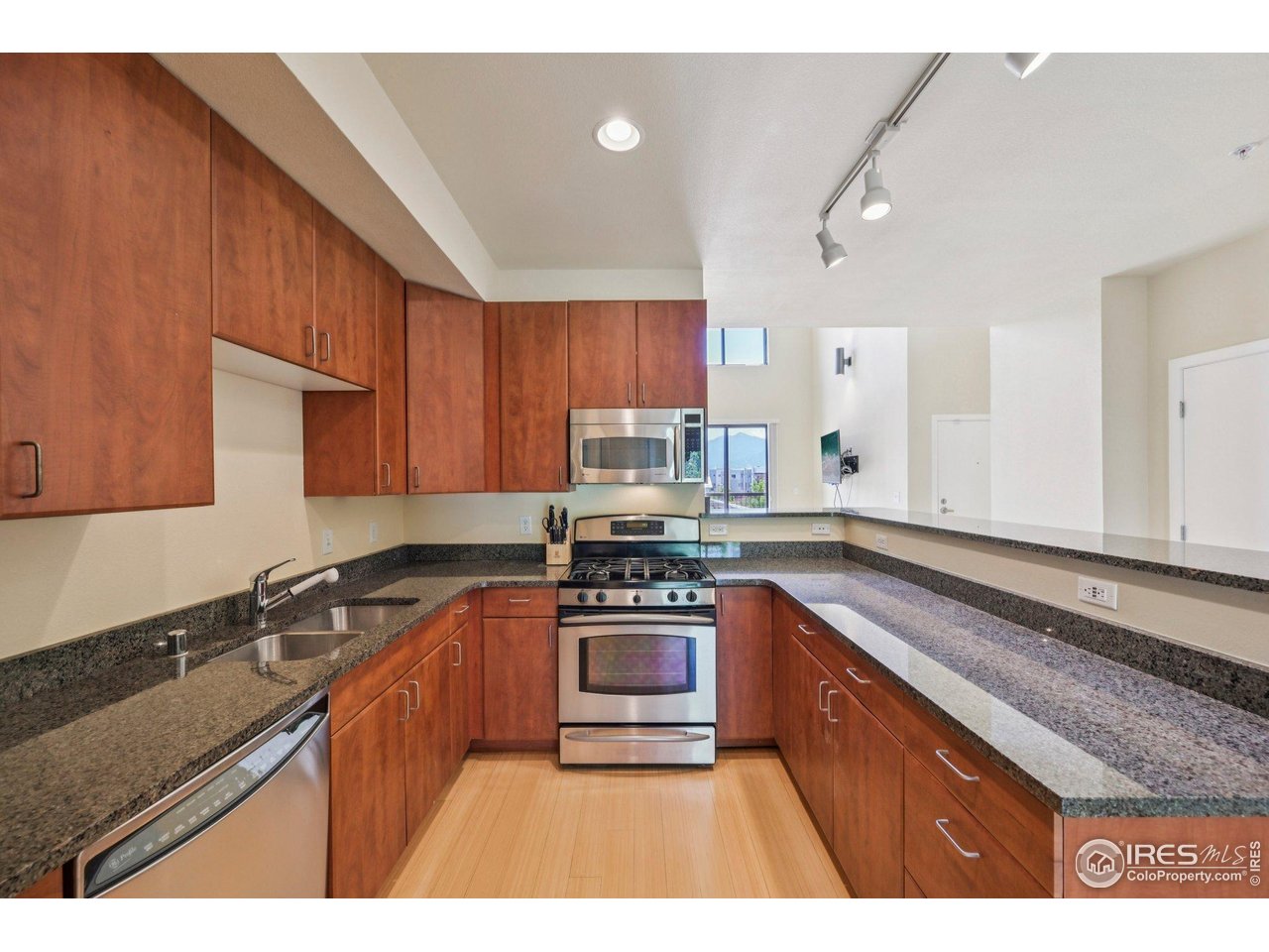 1200 Yarmouth Ave 237