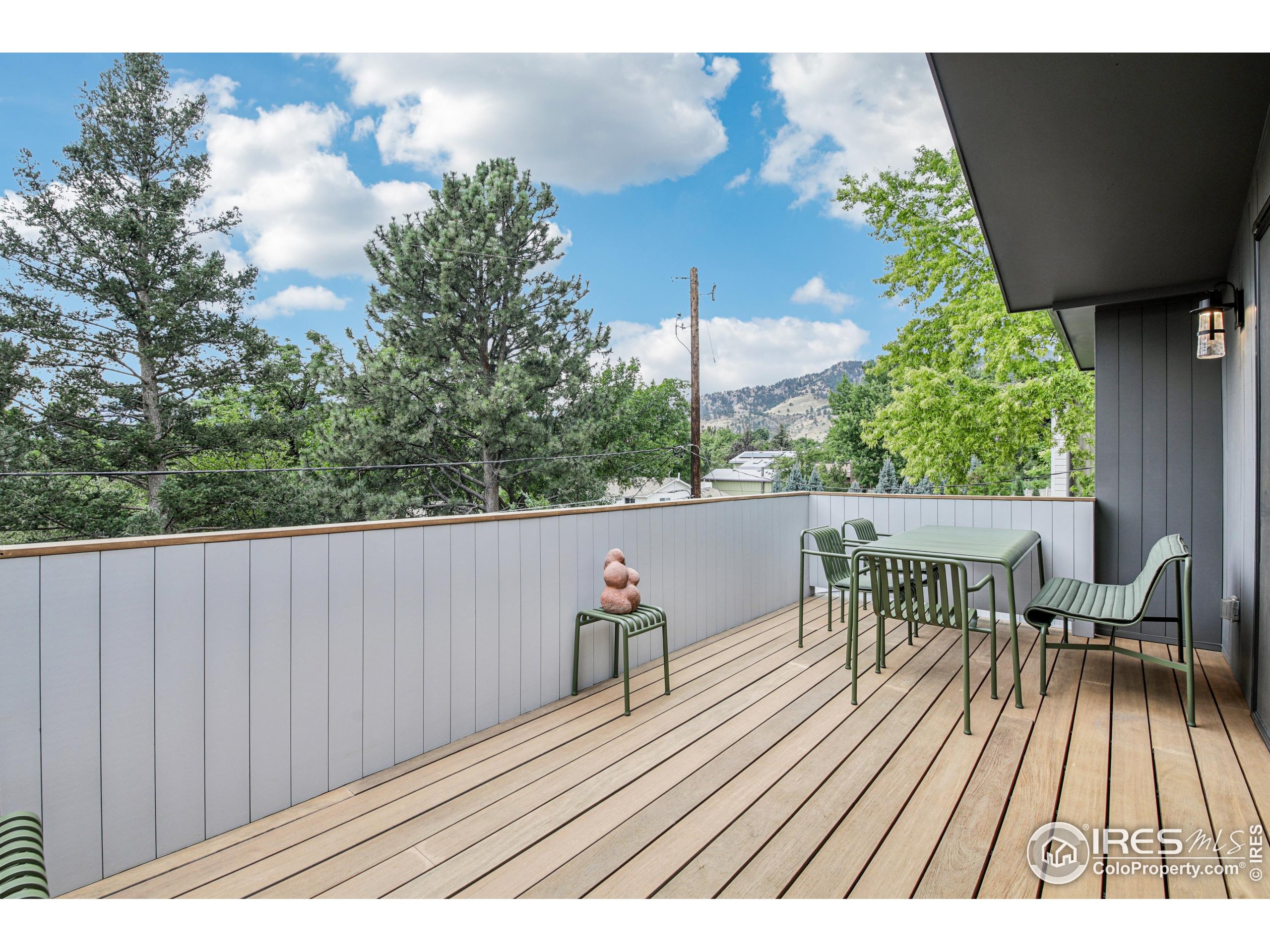 1430 Moss Rock Pl