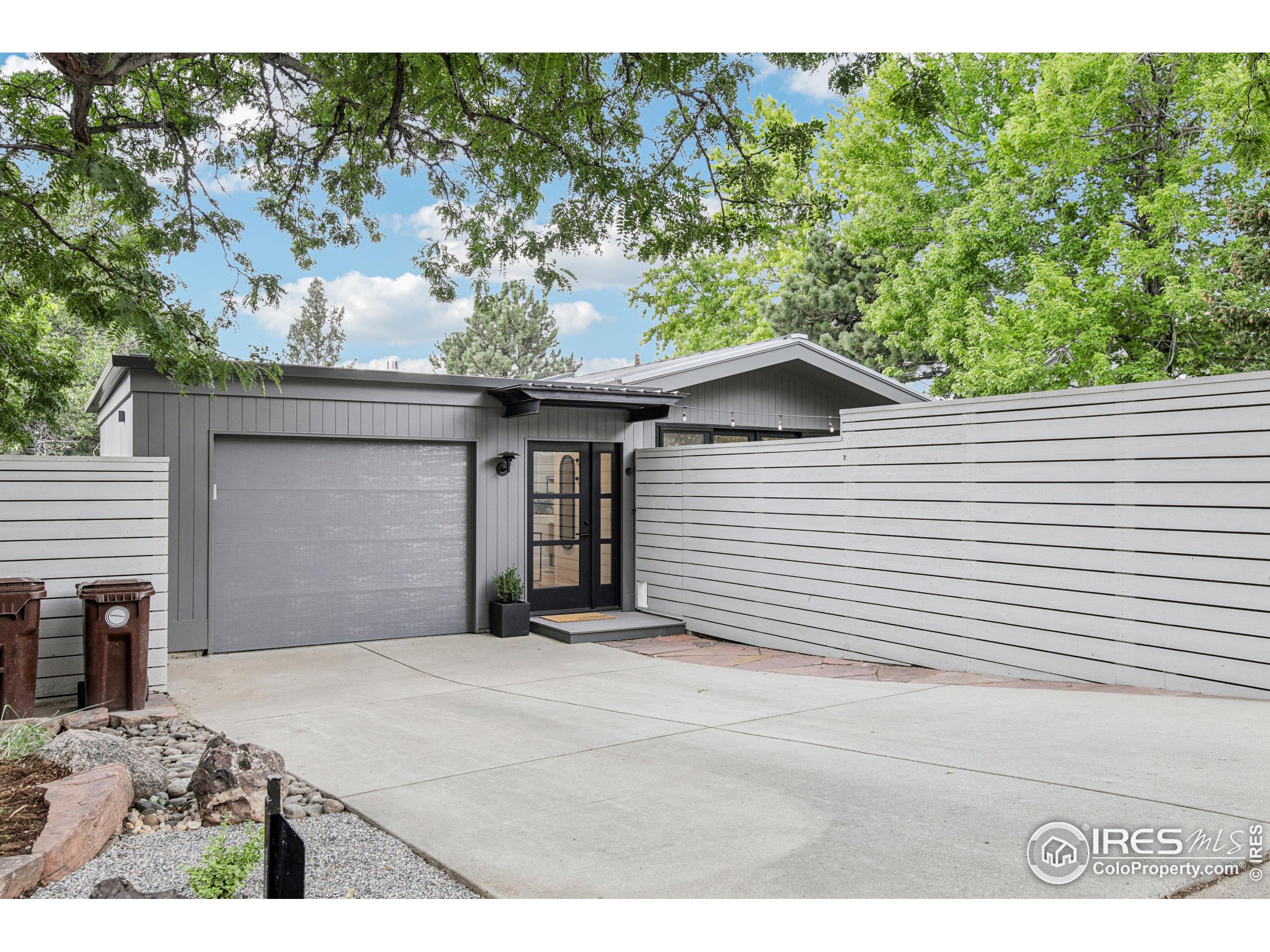 1430 Moss Rock Pl