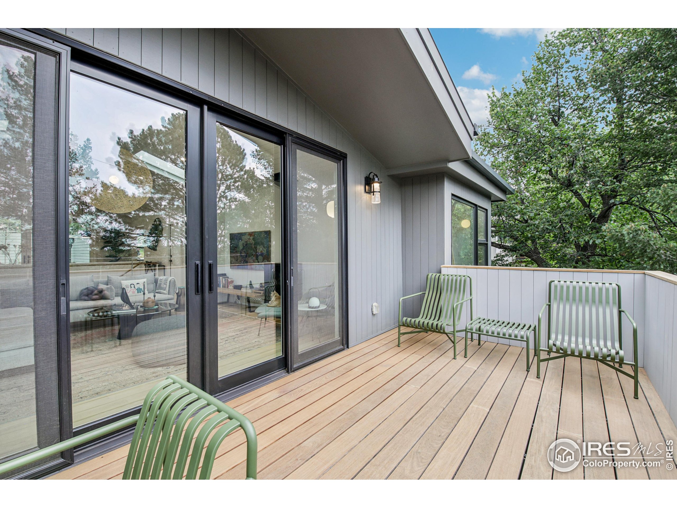 1430 Moss Rock Pl
