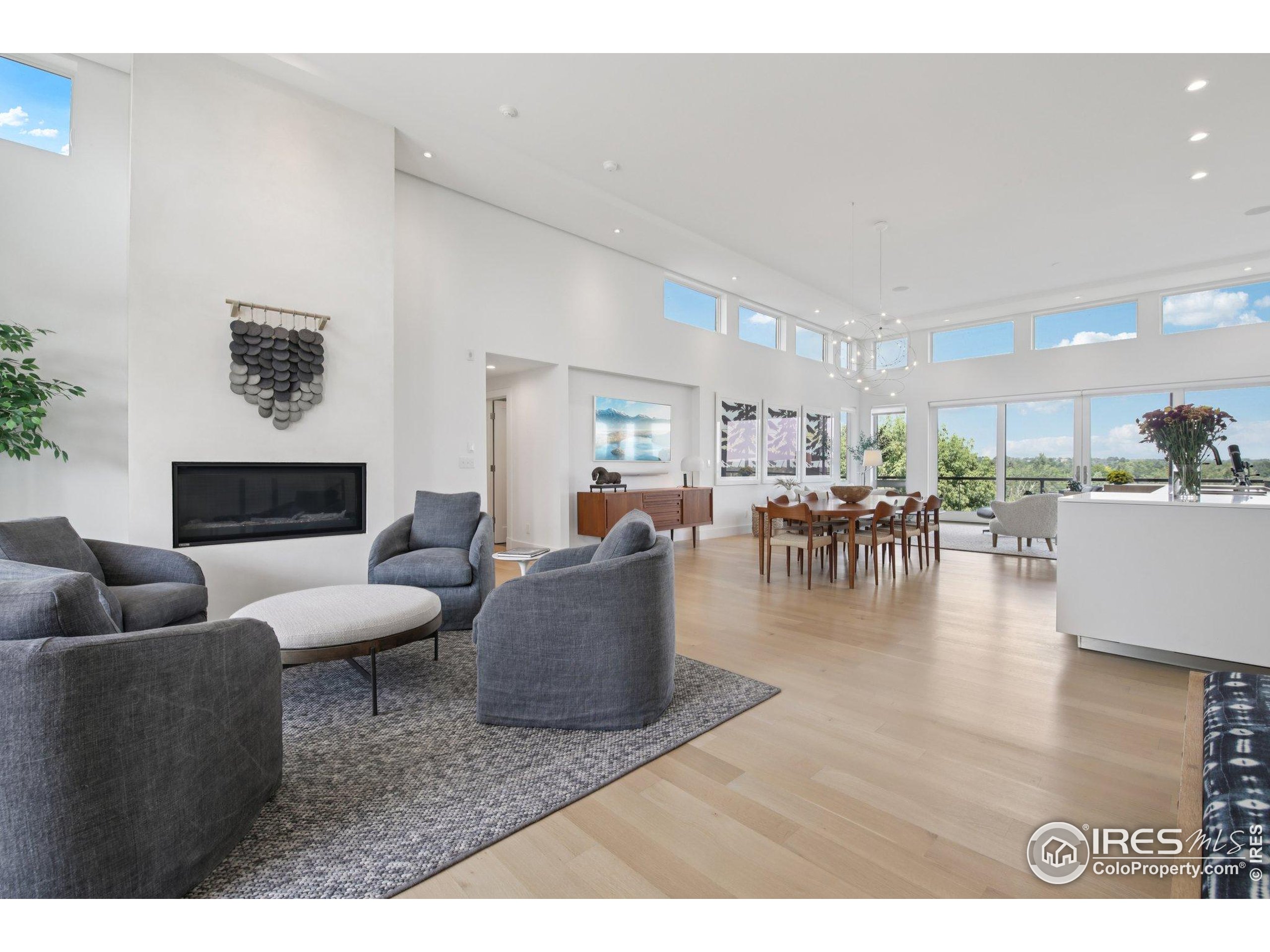 2085 Balsam Dr