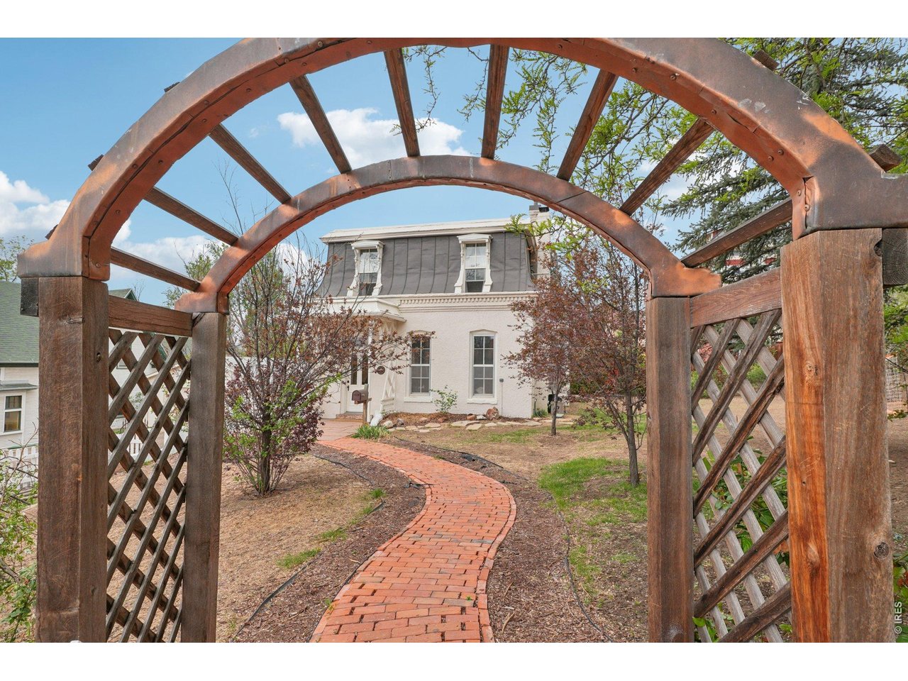 255 Pratt St