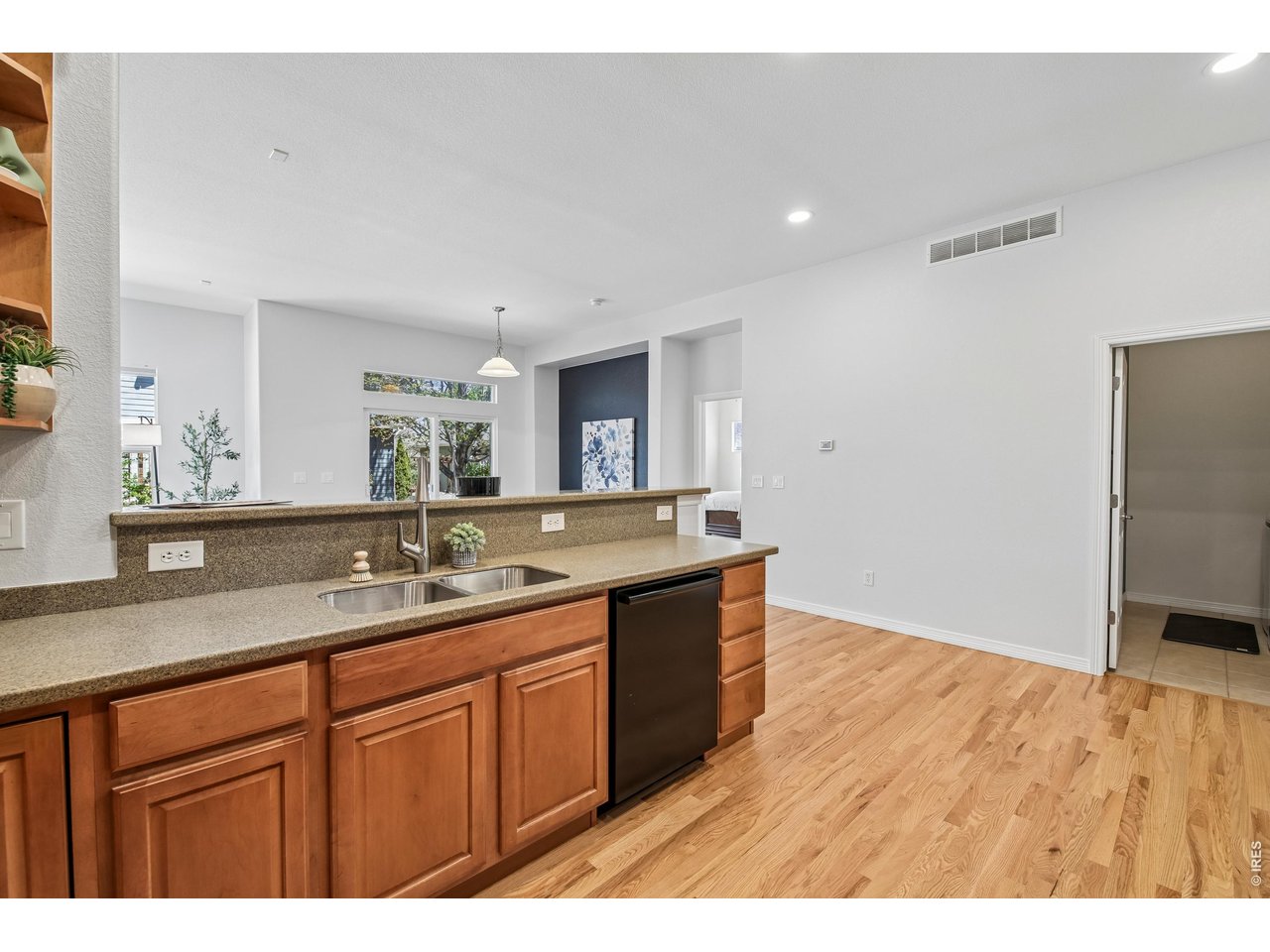 4553 Red Deer Trl
