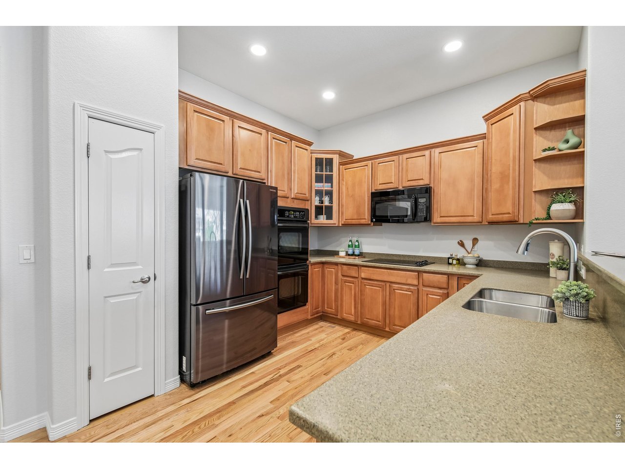 4553 Red Deer Trl