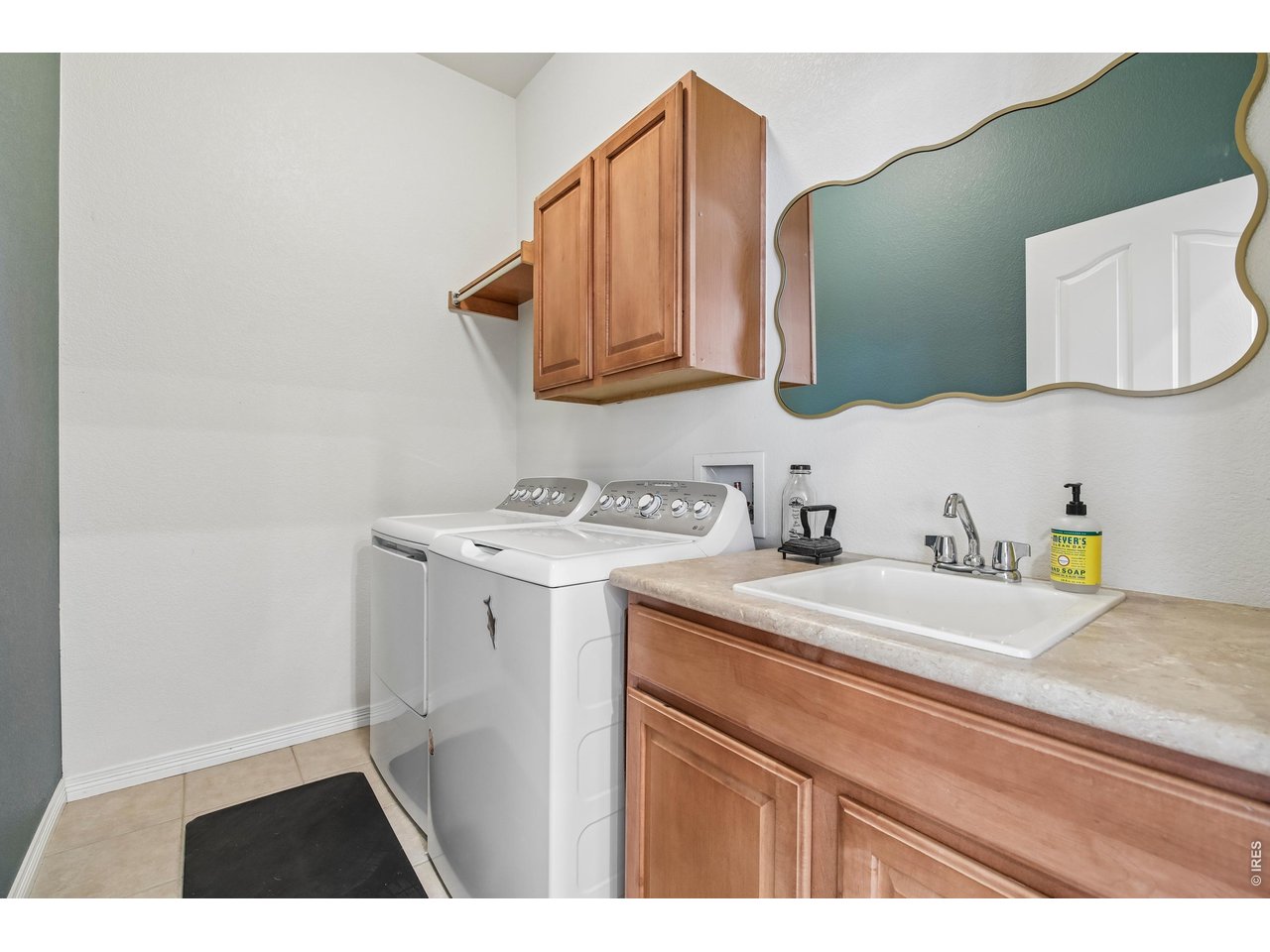 4553 Red Deer Trl