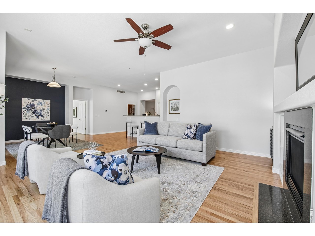 4553 Red Deer Trl