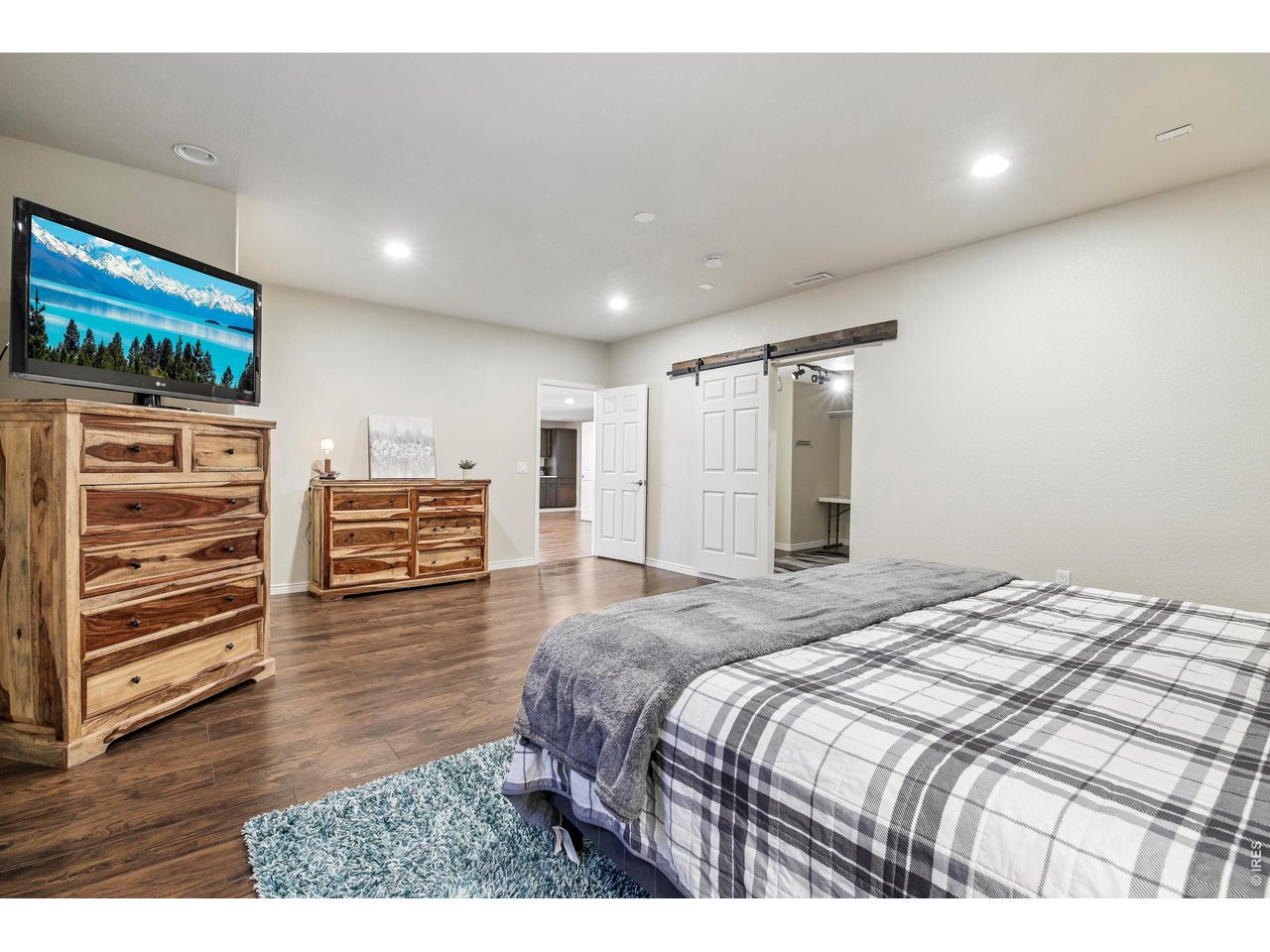 4553 Red Deer Trl