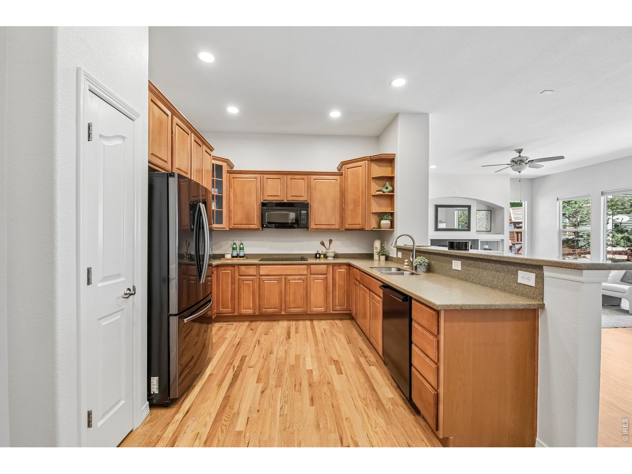 4553 Red Deer Trl