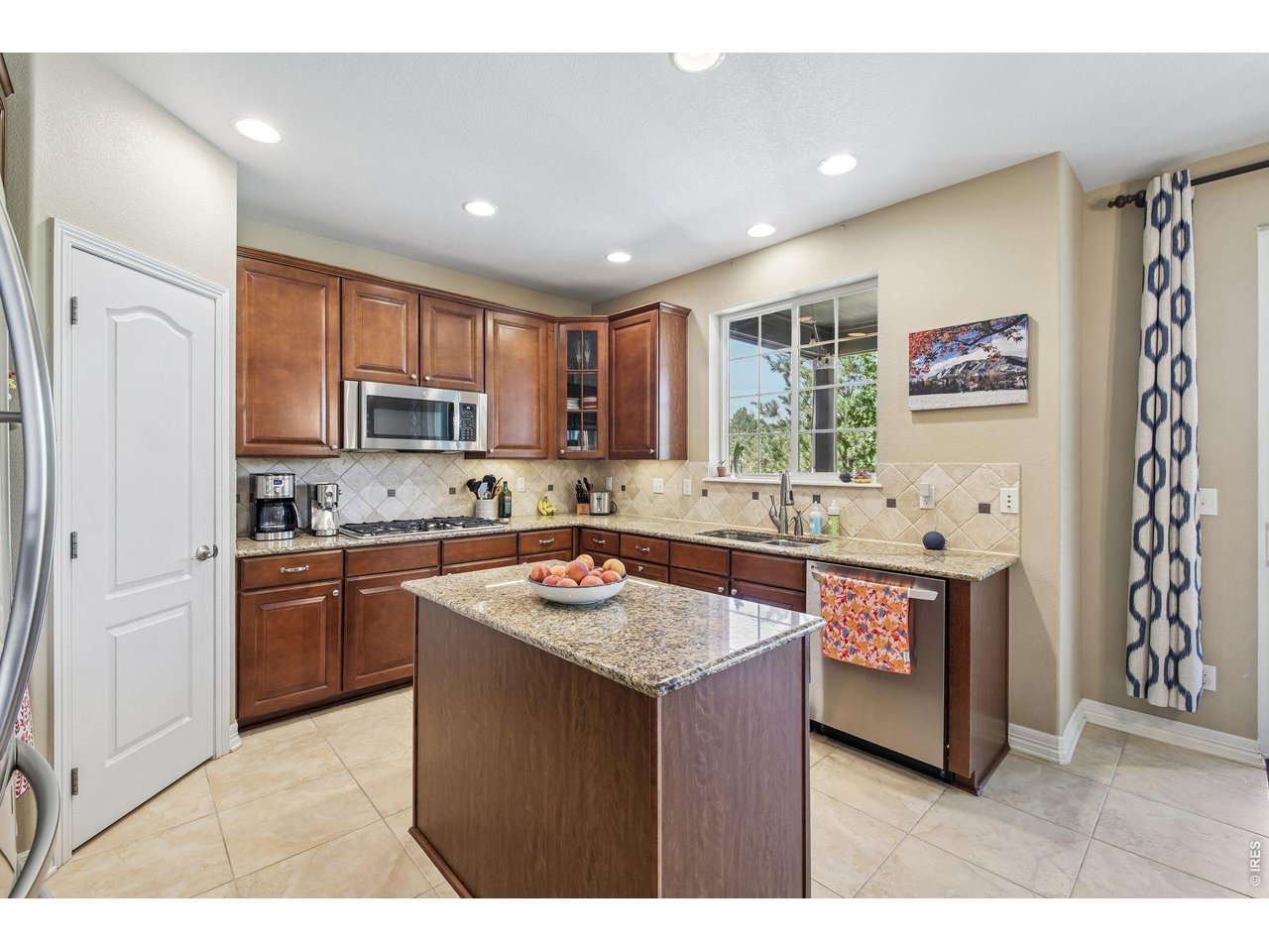 1413 Graham Cir